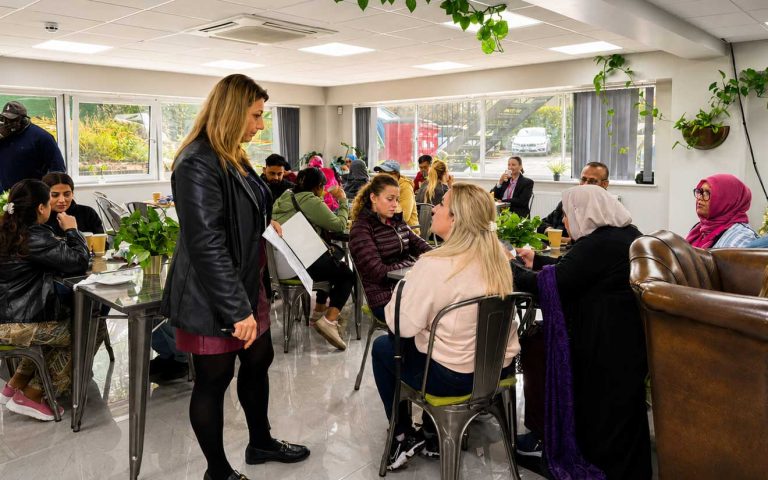 A Lively Caf&eacute; Session at Mont Rose House